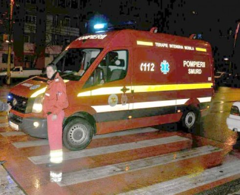 Pieton accidentat grav: lovit de două maşini succesiv